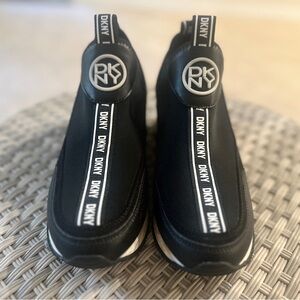 DKNY black and white Women’s Slip on fashion Sneakers shoes